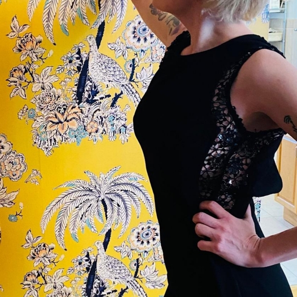 La Reyna Little Black Dress - Picture 7 of 8